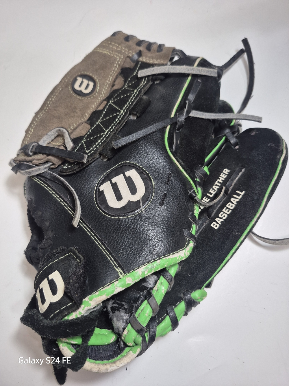 12-inch Wilson A350 baseball glove (model number A03RB15BS12LG) All Positions